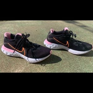 WOMEN'S NIKE RENEW RUN RUNNING SHOES